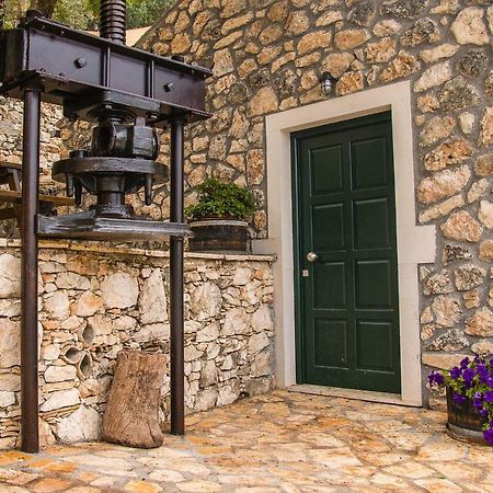 Castelli Olive Press Guest House Acharavi  Ngoại thất bức ảnh